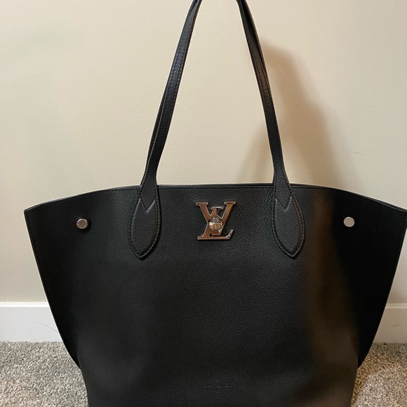 Louis Vuitton - Picture 2 of 6